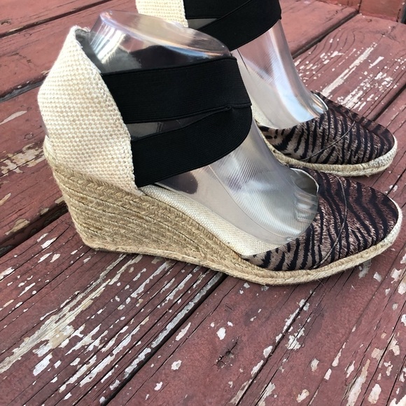 Adrienne Vittadini Animal  Print Women’s Summer Wedges Sandals - Picture 2 of 8